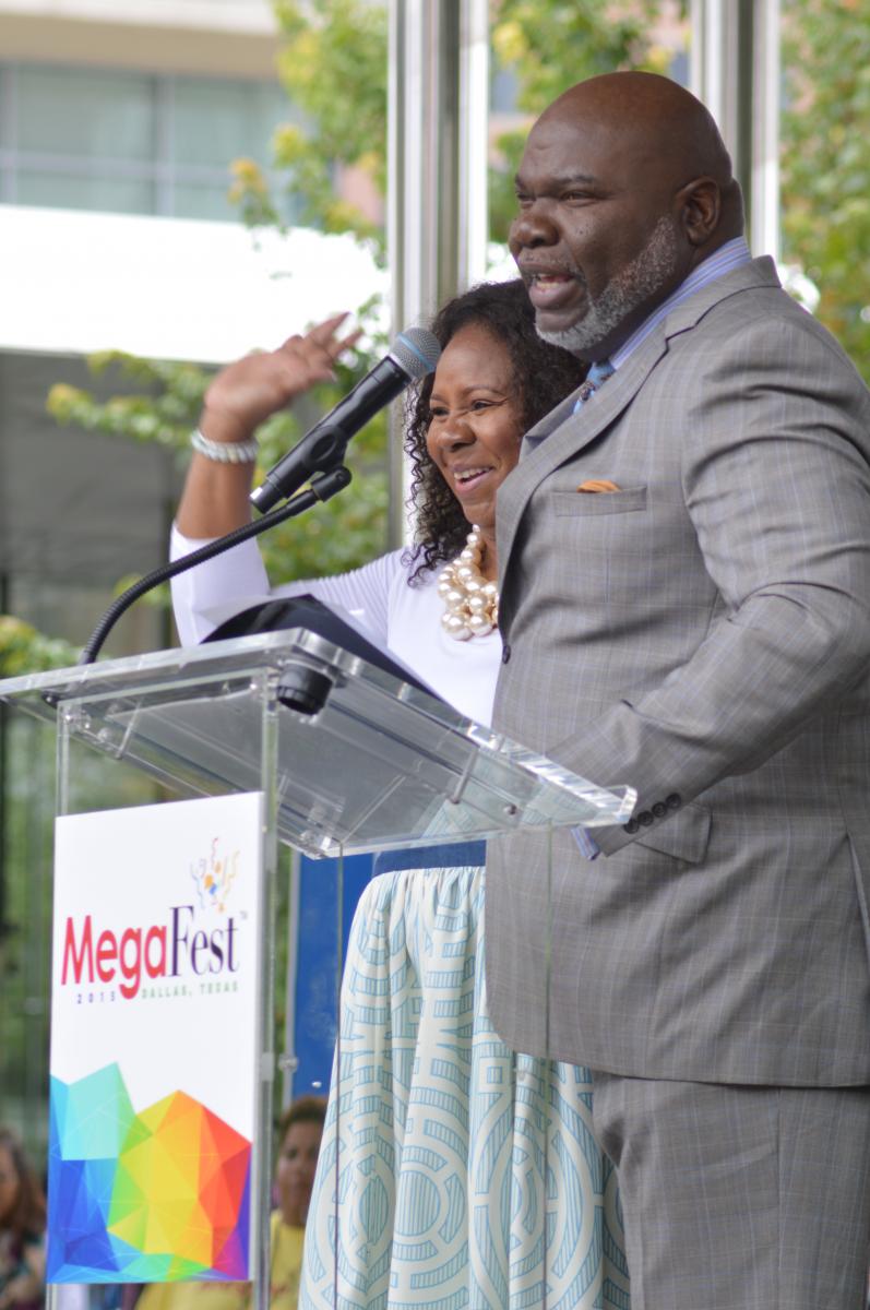 megafest-2015-bishop-jakes-lady-serita-jakes-2